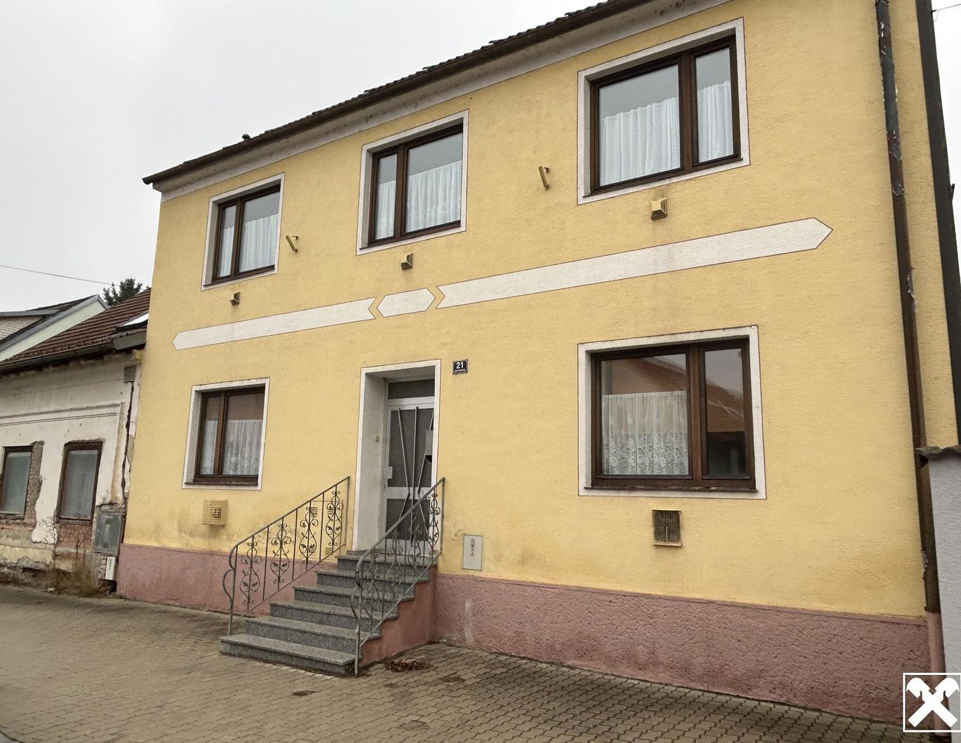 Vielseitiges Zweifamilienhaus in zentraler Lage von Asparn/ Zaya - ideale Gelegenheit für Familien und Mehrgenerationenwohnen