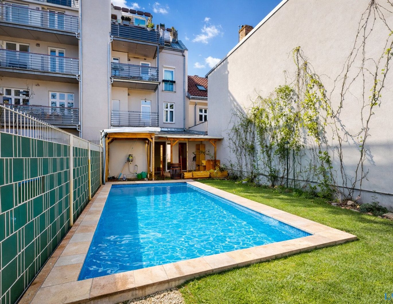 4-Zimmer-Gartenwohnung mit Pool nahe Schloss Hetzendorf