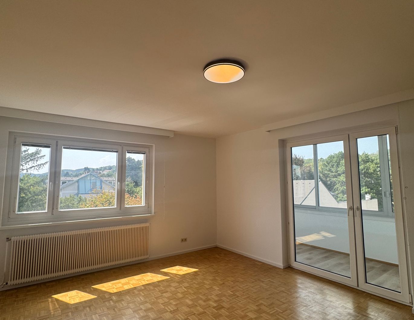 Frisch sanierte 2- Zimmer - Wohnung mit traumhafter verglaster Loggia