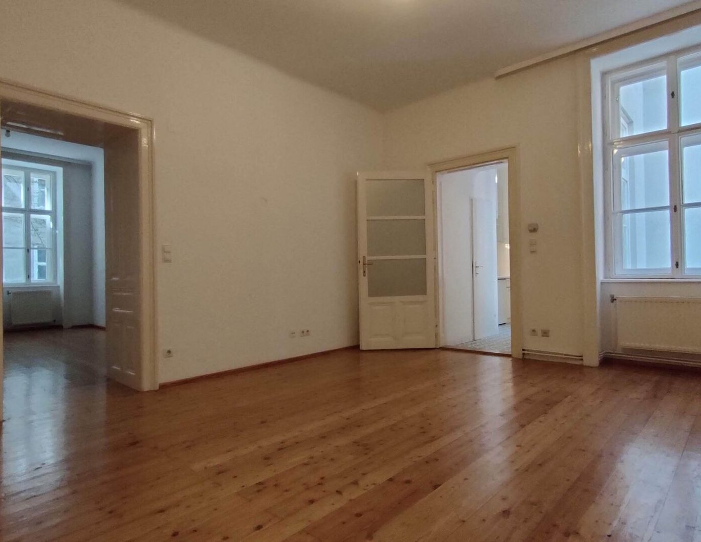 Hofruhelage: nettes Erdgeschoß-Single-Apartment im Herzen der Josefstadt!
