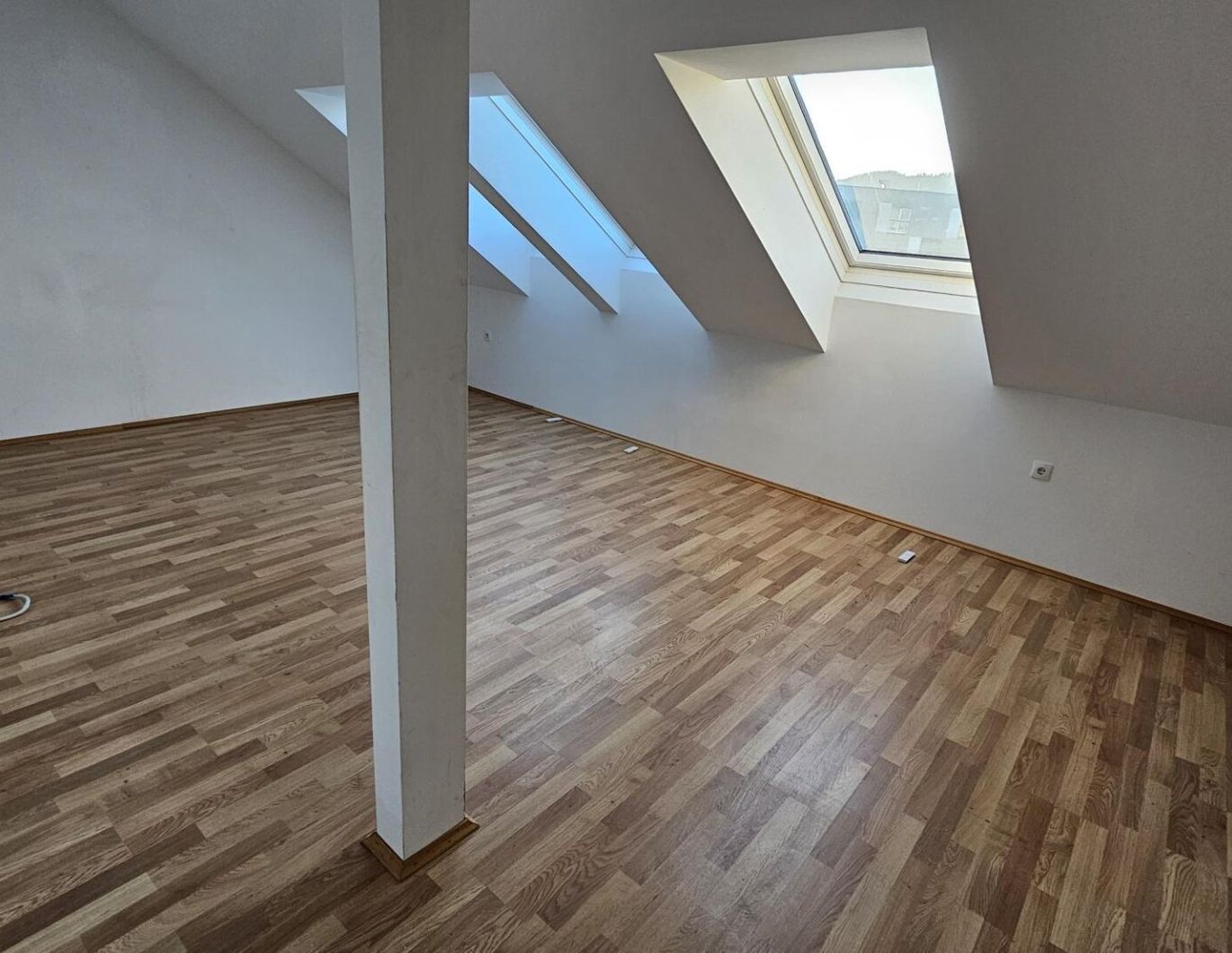 Geförderte 2 Zimmer- Dachgeschosswohnung mit unbefristetem Mietvertrag