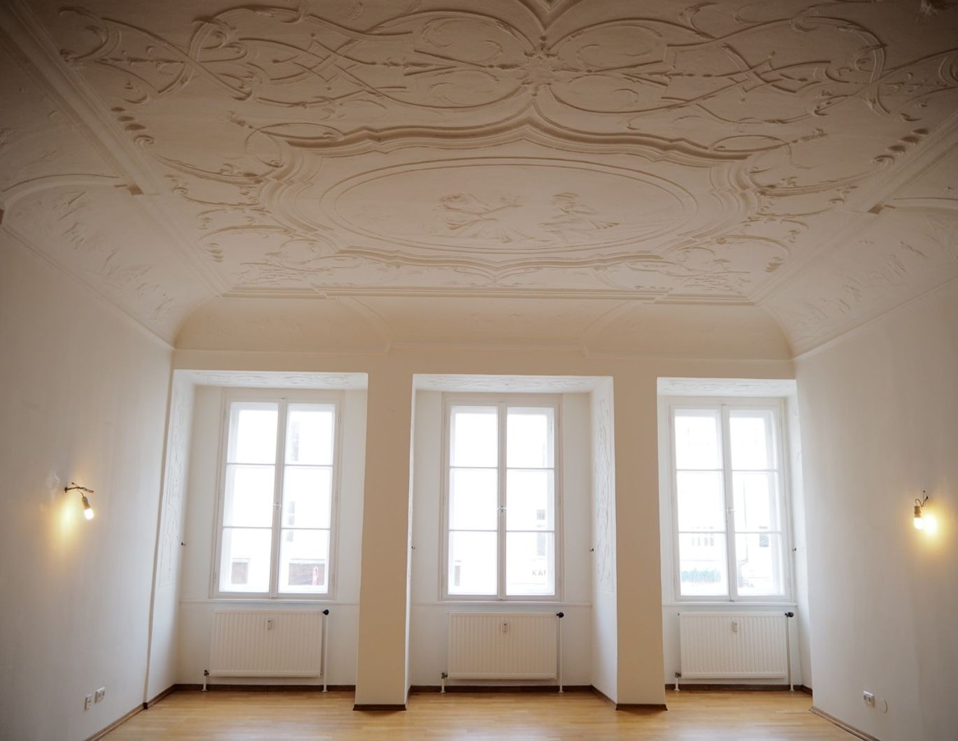 Elegante Loft-Wohnung mit Stuckdecken & Intarsientüren