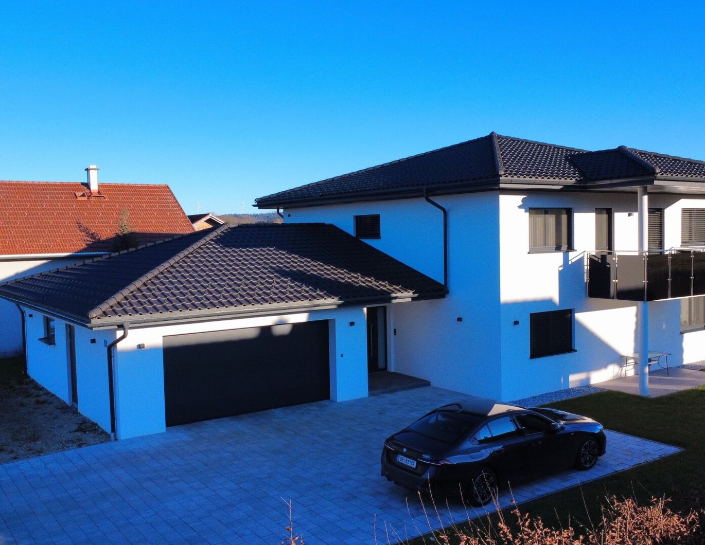 Neuwertiges Einfamilienhaus in Pfaffstätt: 5 Zimmer, Garten & Balkone zum Wohlfühlen!