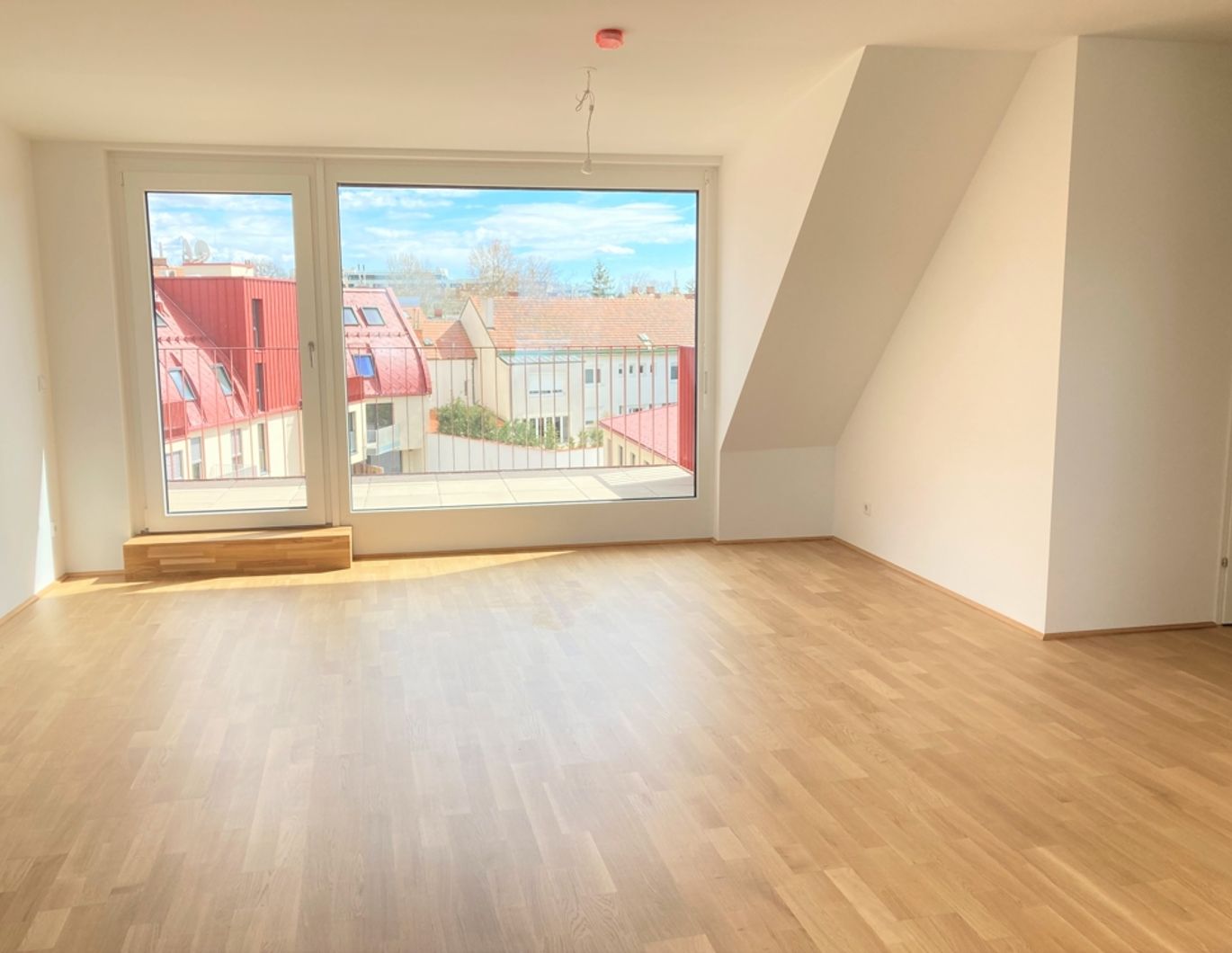 Erstbezug im Herz von Großjedlersdorf! Wunderschöne 3-Zi-Wohnung im DG mit Terrasse *Provisionsfrei*