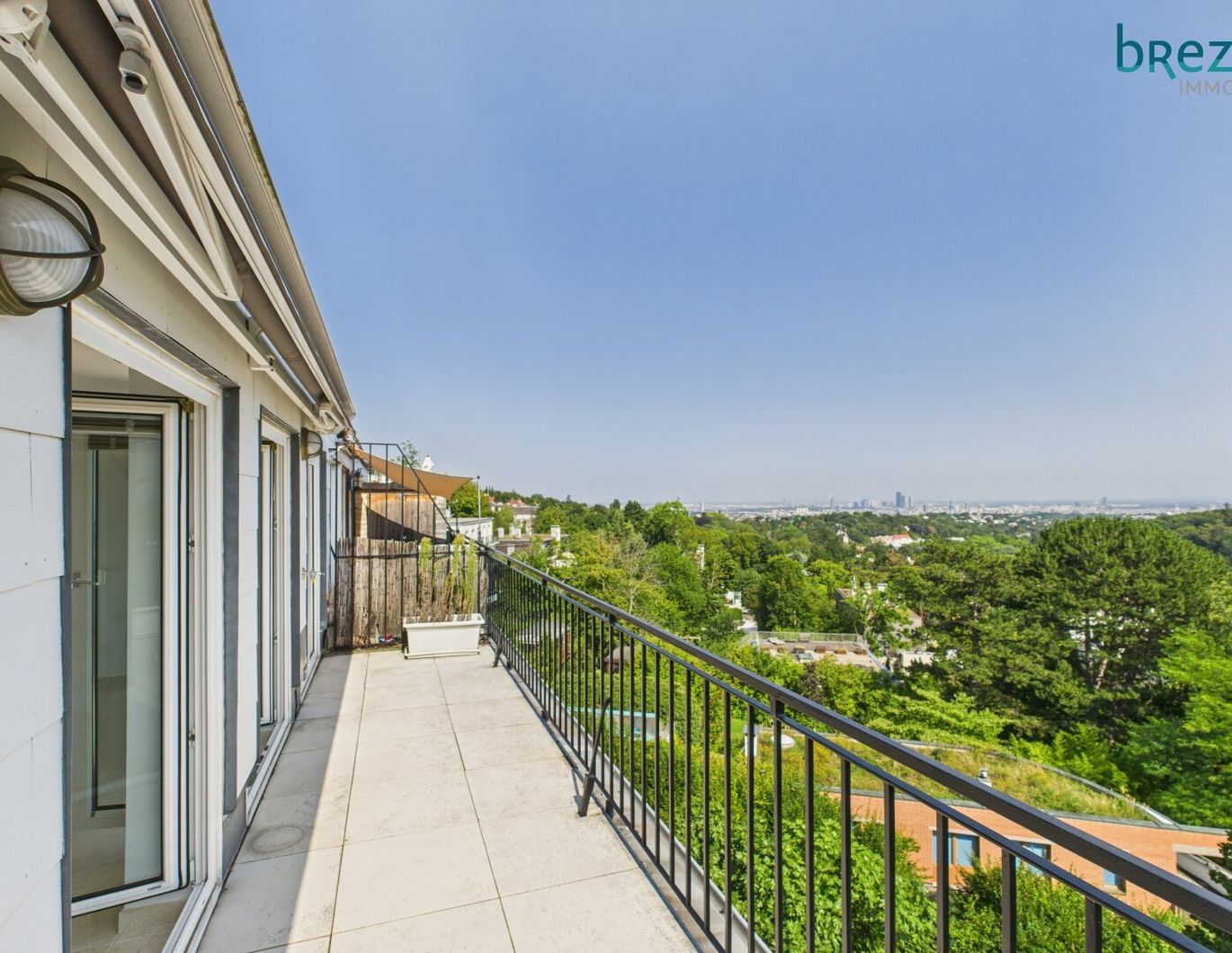 wunderschöne 3-Zimmer-Wohnung mit zwei Terrassen im 18ten, grüner Panoramablick über Wien!