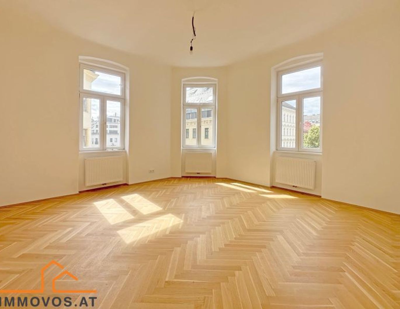 * ERSTBEZUG nach SANIERUNG ECKWOHNUNG *