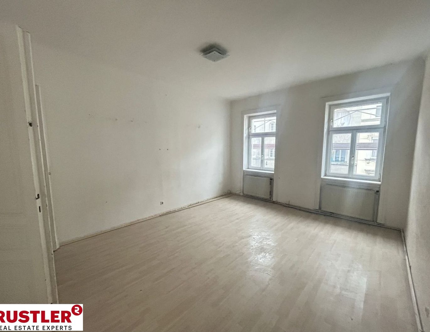 Sanierungsbedürftige 2 Zimmer Wohnung in super Lage!