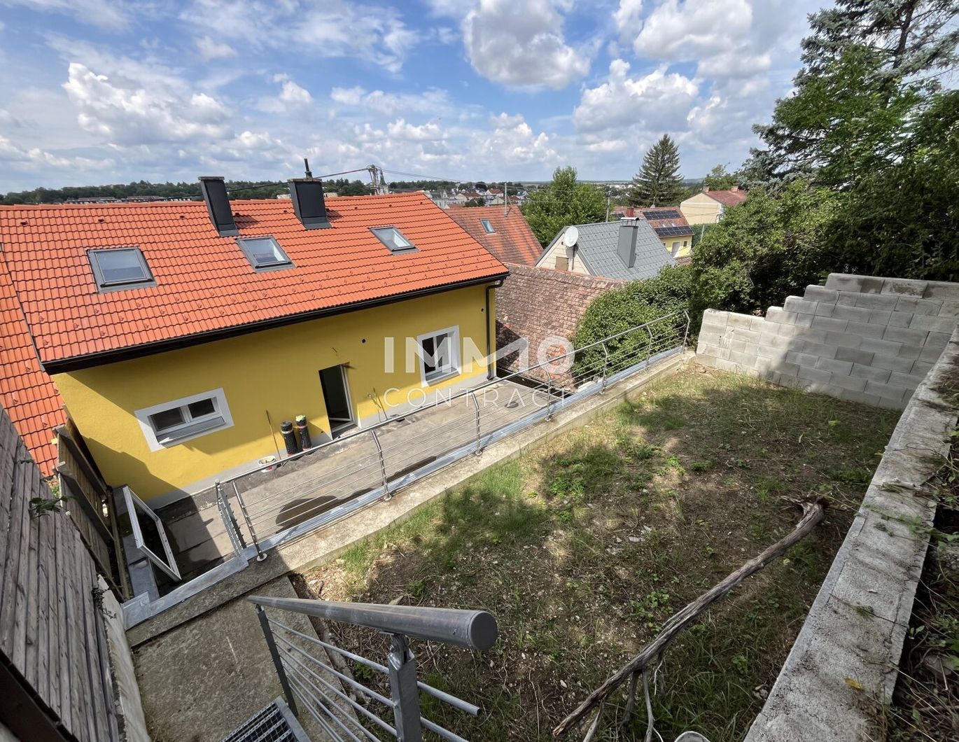 Einfamilienhaus mit Blick über die Dächer von Mistelbach