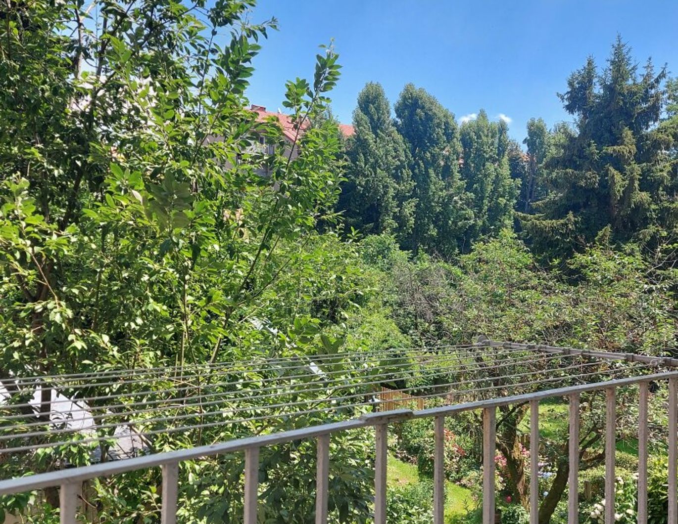 Nette 3 Zimmer Altbauwohnung mit Balkon in der Mandellstraße!