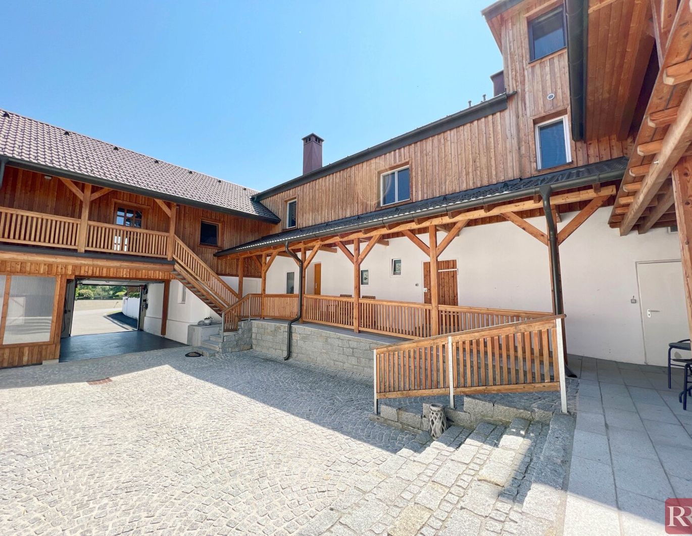 Moderner Vierkanthof mit vielen Möglichkeiten