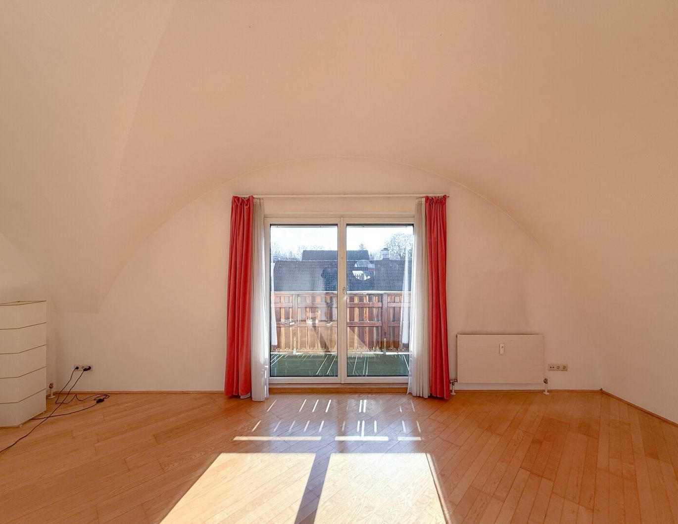 Stilvolle Anleger- oder Starterdachgeschoß Garconniere mit Fernblick nahe CDK