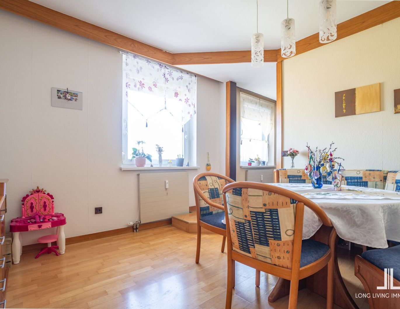 Lichtdurchflutete Wohnung im letzten Lift-Stock mit Tiefgarage und Loggia