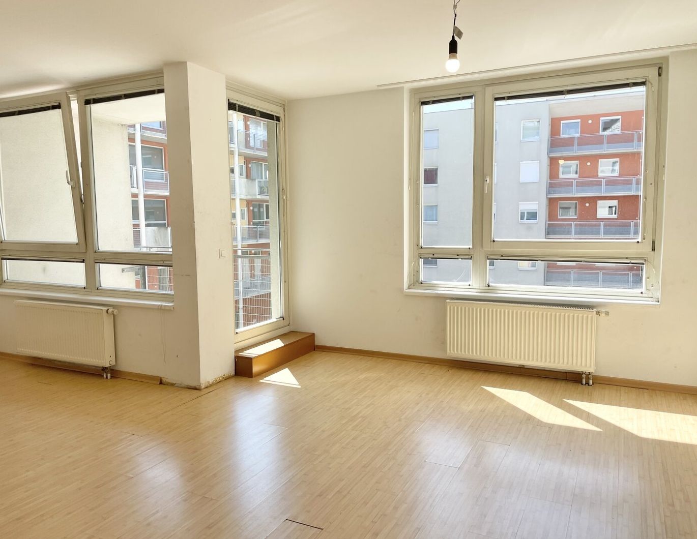 PROVISIONSFREI VOM EIGENTÜMER! FREUNDLICHE 3-ZIMMER WOHNUNG MIT LOGGIA BEI ALT-ERLAA!