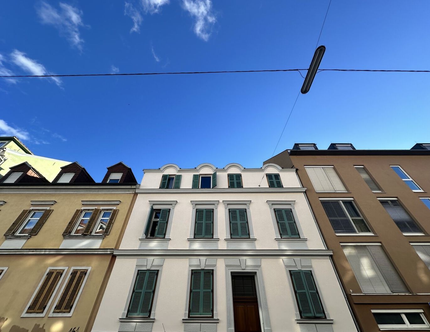 Sanierungsbedürftige 2-Zimmer-Altbauwohnung mit separater Küche und rd. 22 m² Eigengarten in zentraler Grazer Lage nähe Augarten