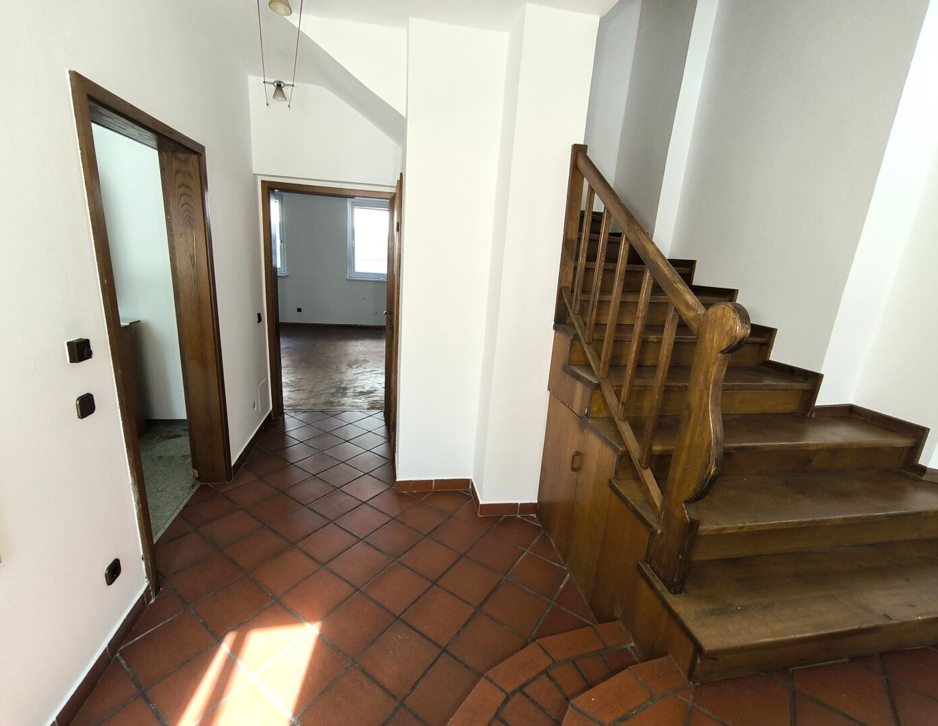 Altbau-Wohnung im Zentrum von Völkermarkt mit ca. 123 m² Wohnfläche und Terrasse - teilsaniert.