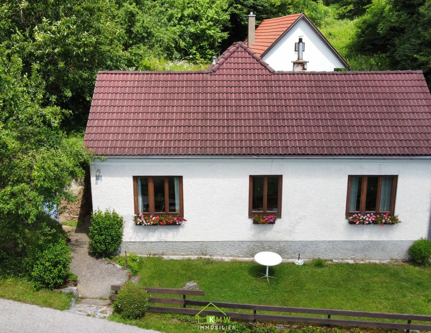 WACHAU-Nähe: Wohnhaus in Grünruhelage