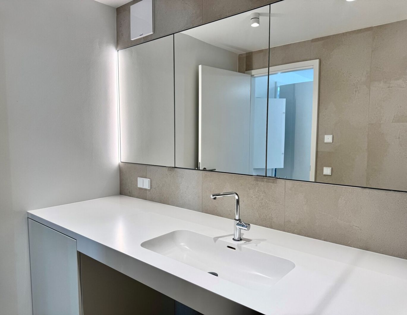 Directly at the main train station: Commission-free + Completion in October