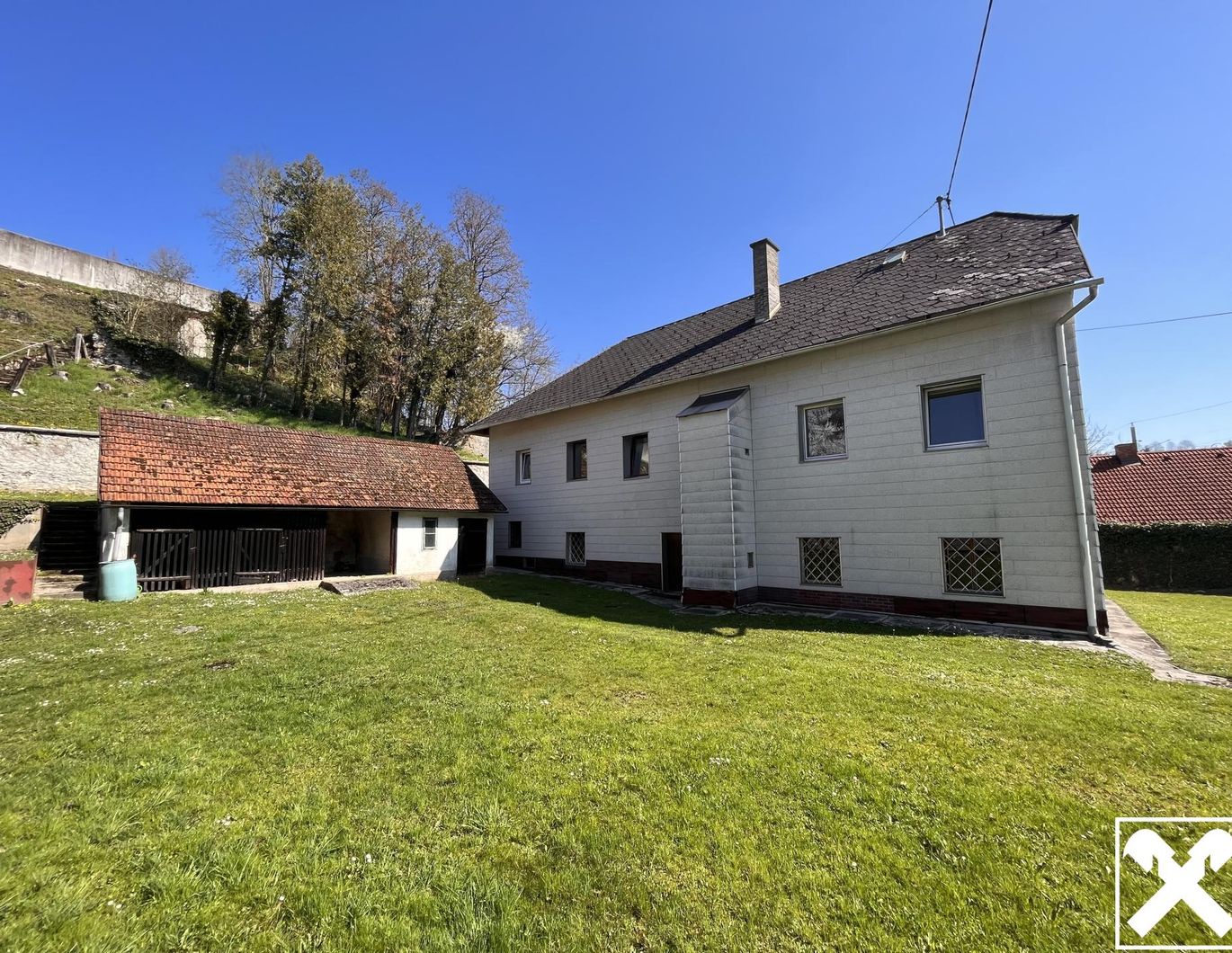 Historisches Haus mit großem Garten