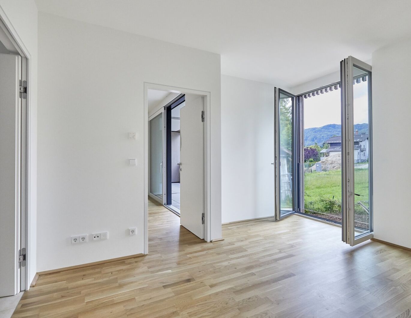 Modernes Wohnen am See - Exklusive 2-Zimmer-Wohnung mit Loggia, Licht und Luxus !!