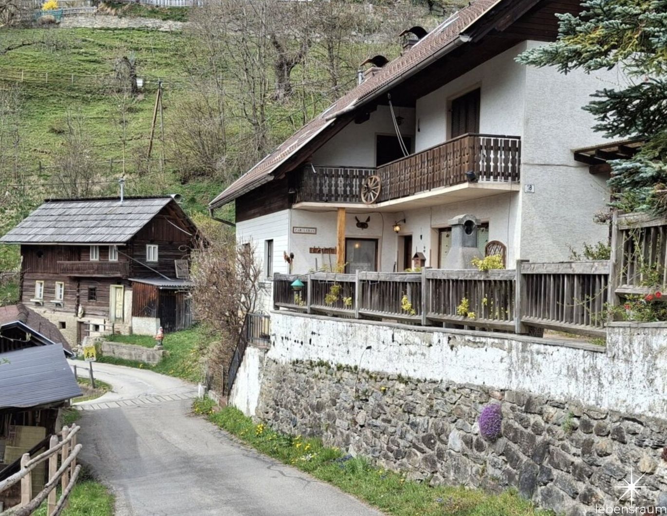 Gepflegtes Haus in idyllischer Lage. Garage und eigene Sauna. Trebesing-Neuschitz.