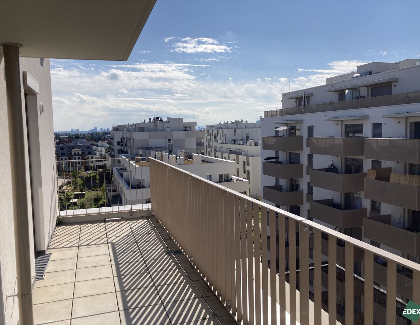 Moderne 2-Zimmer-Wohnung mit Balkon nahe U1 Rennbahnweg