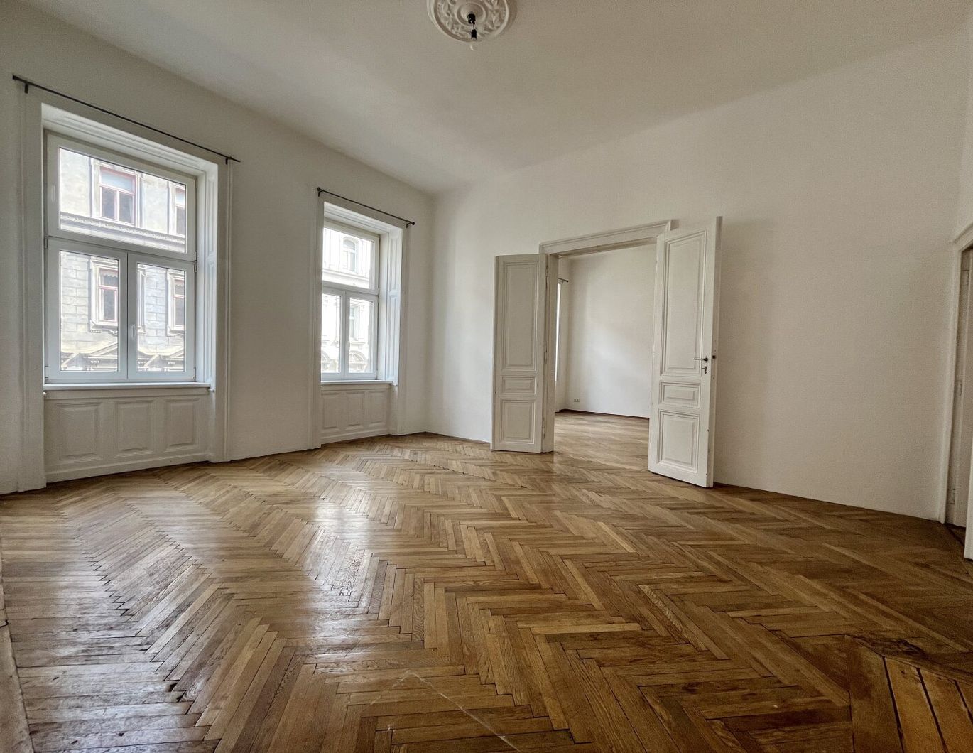 TOPLAGE nächst ROCHUSMARKT und ARENBERGPARK! ALTBAU-Wohnung mit guter AUFTEILUNG