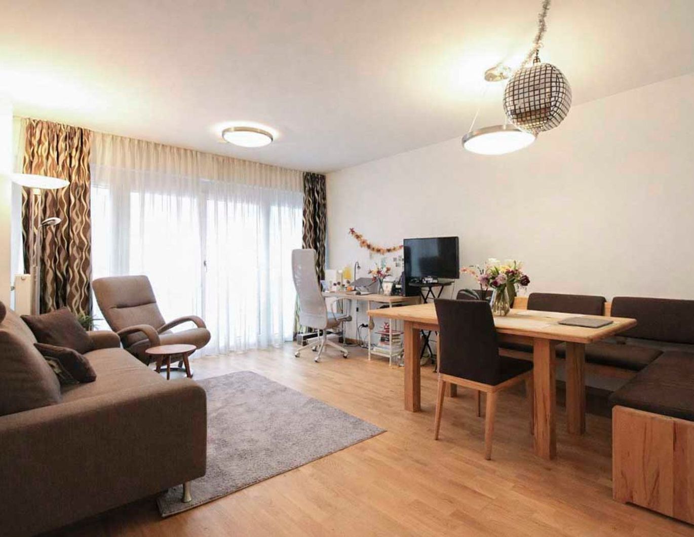 Solide Kapitalanlage: Neuwertige 2-Zimmer-Wohnung mit gesichertem Mietvertrag in Toplage von Neubau