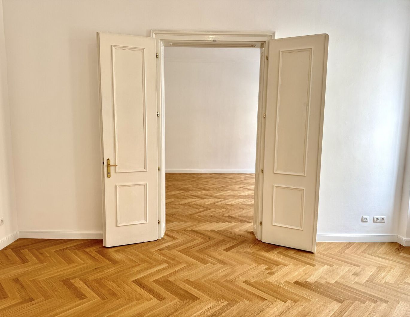 Erstbezug nach Sanierung - stilvolle 3-Zimmer-Altbauwohnung im 5. Bezirk