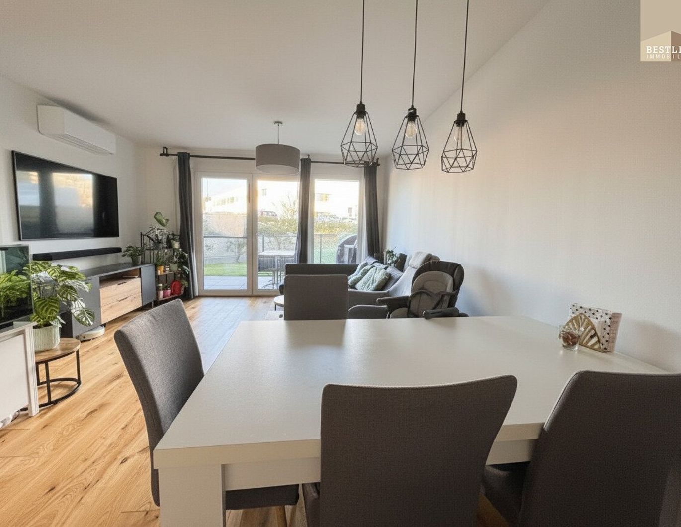 Hochwertige Gartenwohnung inkl. Tiefgaragenstellplatz