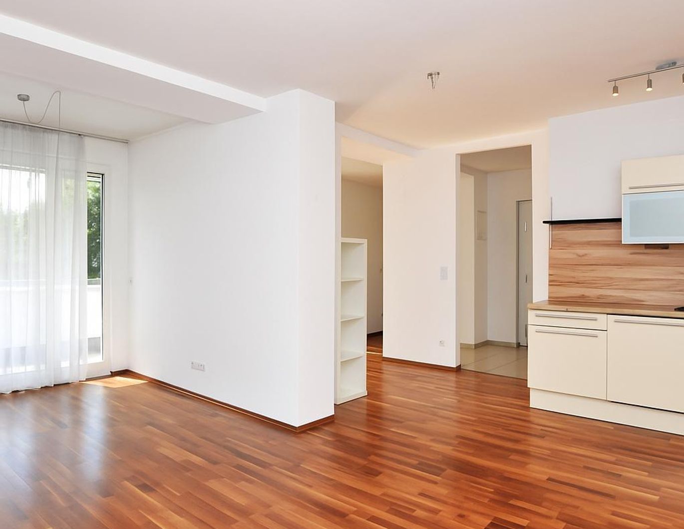 Moderner Wohntraum mit Loggia und Balkon