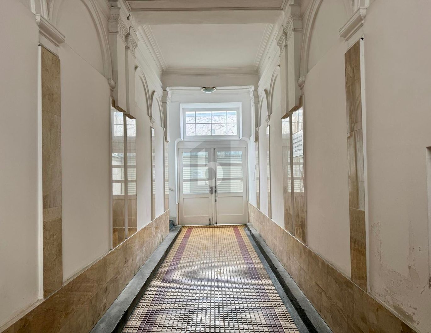 HOCHWERTIG SANIERTE ALTBAUWOHNUNG IN ZENTRALER LAGE MIT LIFT!