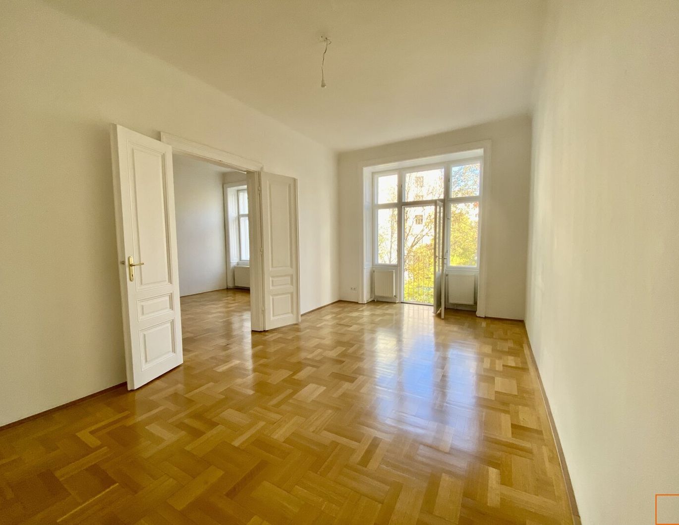 WIEN MITTE: Charmante 3,5 Zimmer Altbauwohnung mit Balkon und TOP Verkehrsanbindung