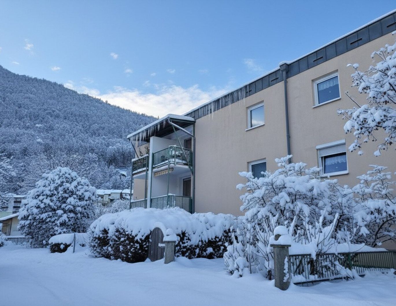Gepflegte, vollsanierte 3-Zimmer-Wohnung in Jenbach - Sonnenbalkon & Garage inklusive!