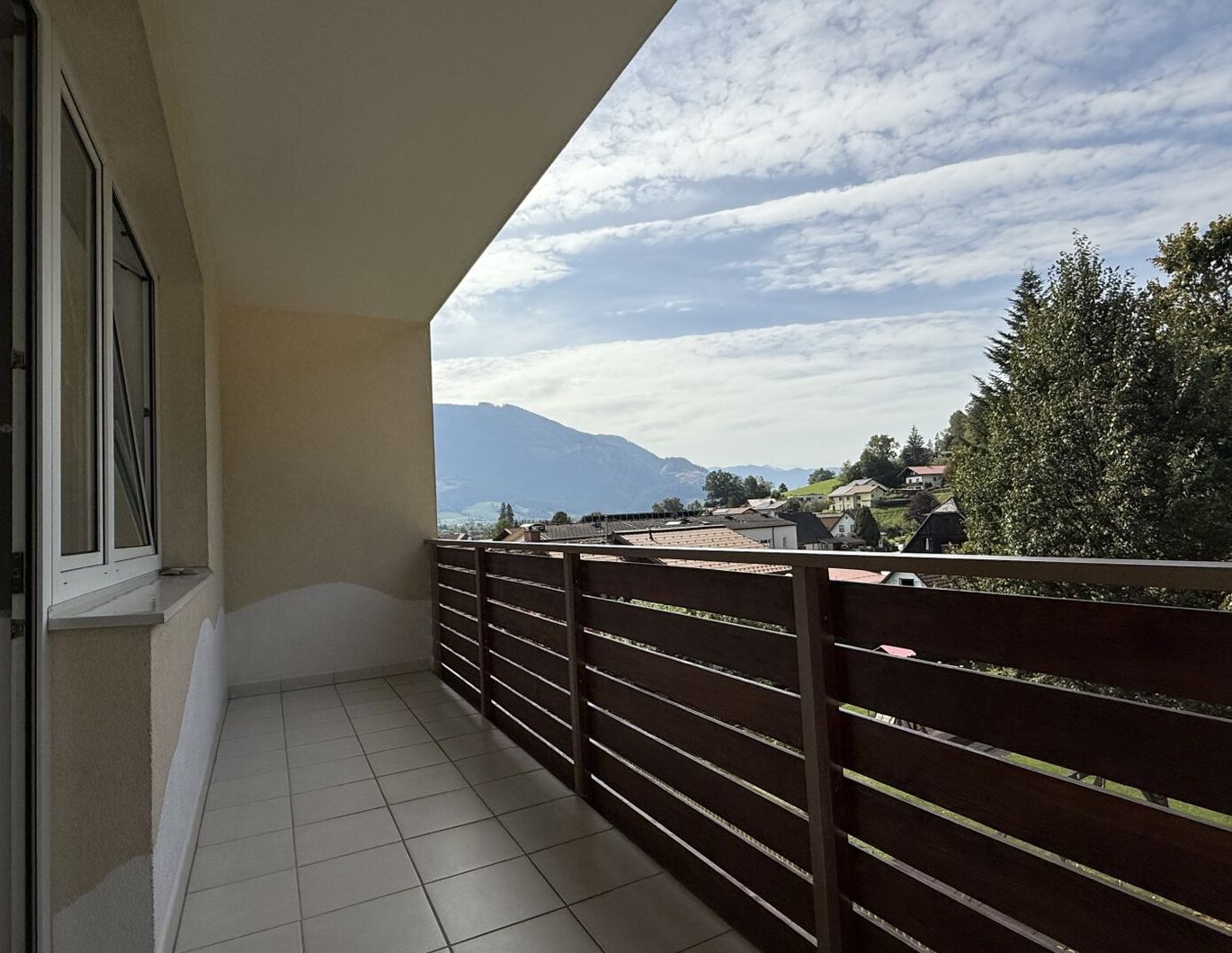 Eigentumswohnung mit großer, westseitiger Loggia und zugewiesenem Parkplatz