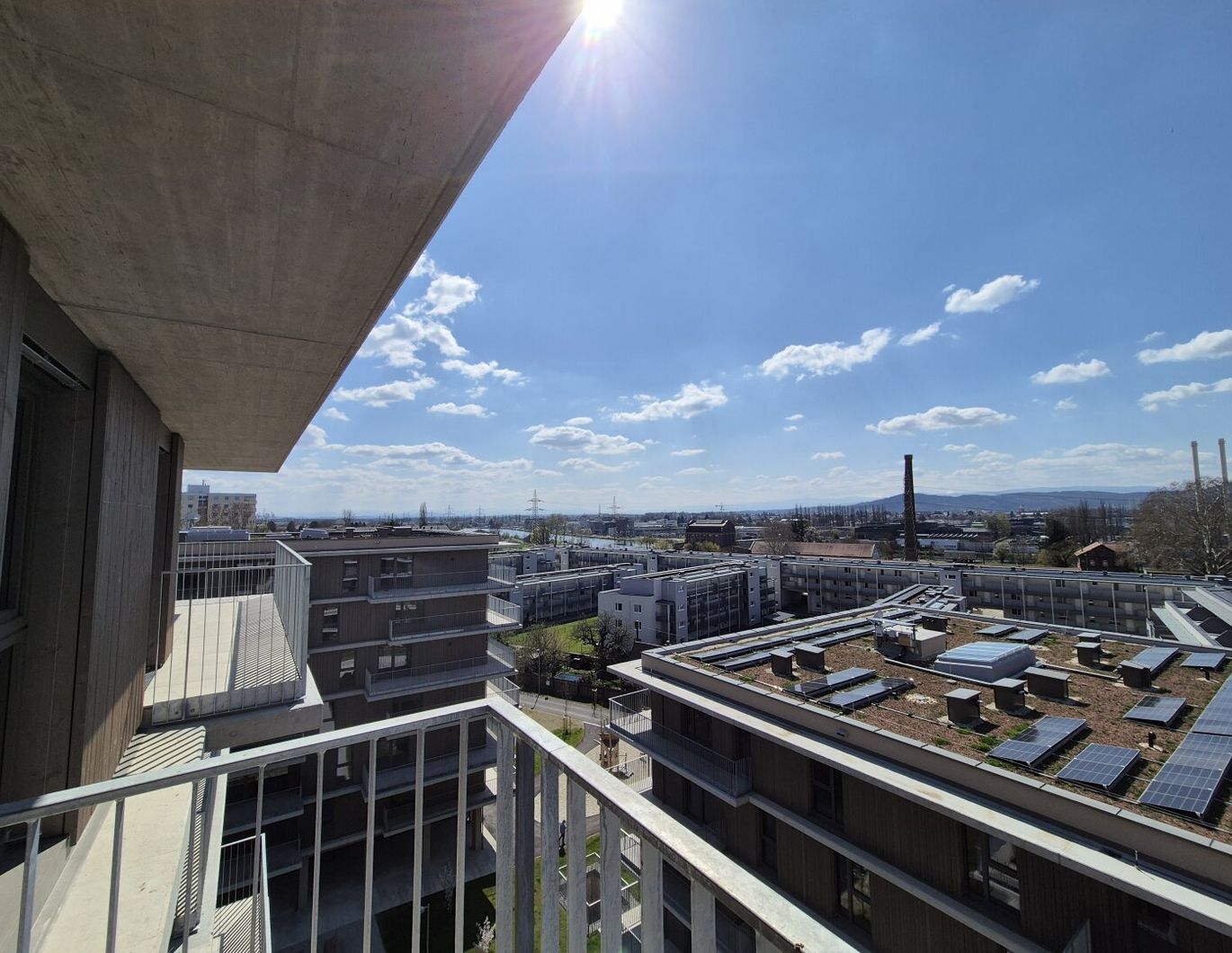 Helle 2 Zimmerwohnung mit Ausblick i m Obersten Stockwerk