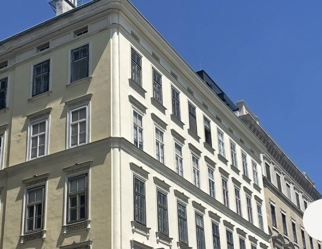 Naschmarkt - geräumige, helle, sanierungsbedürftige Altbauwohnung