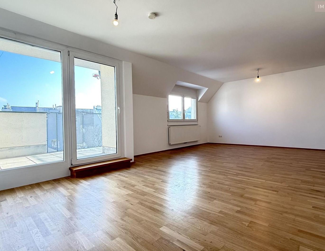 4 Zimmer - DG - Wohnung mit 2 Bädern und 8m² Terrasse! Weitblick! Hochwertige Ausstattung!