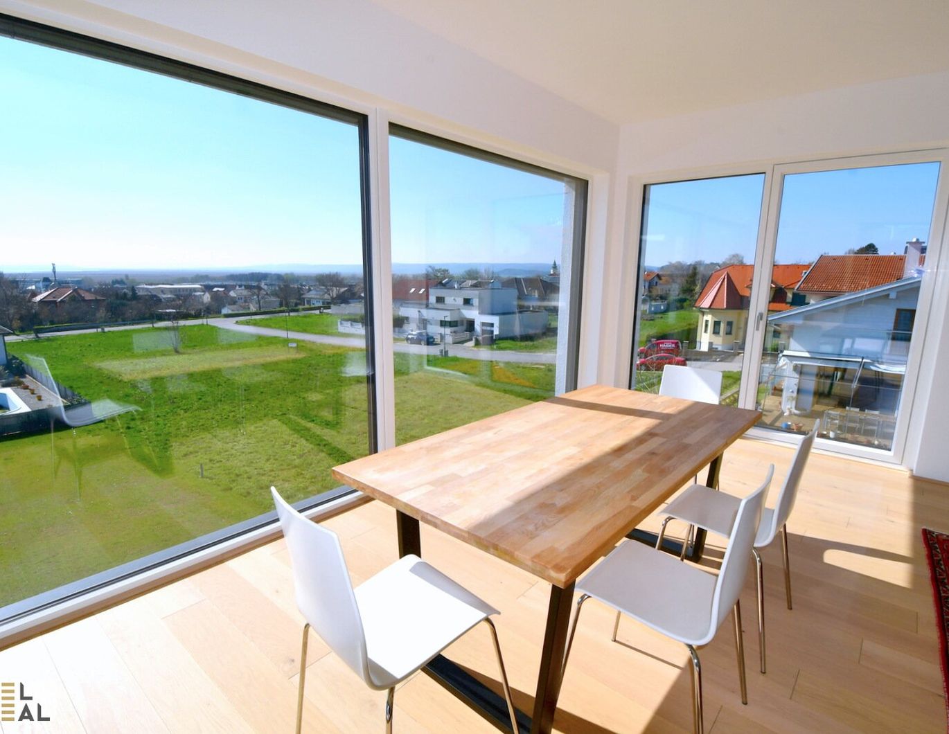 MODERNE VILLA MIT TRAUMHAFTEN FERNBLICK IN NEUSIEDL AM SEE