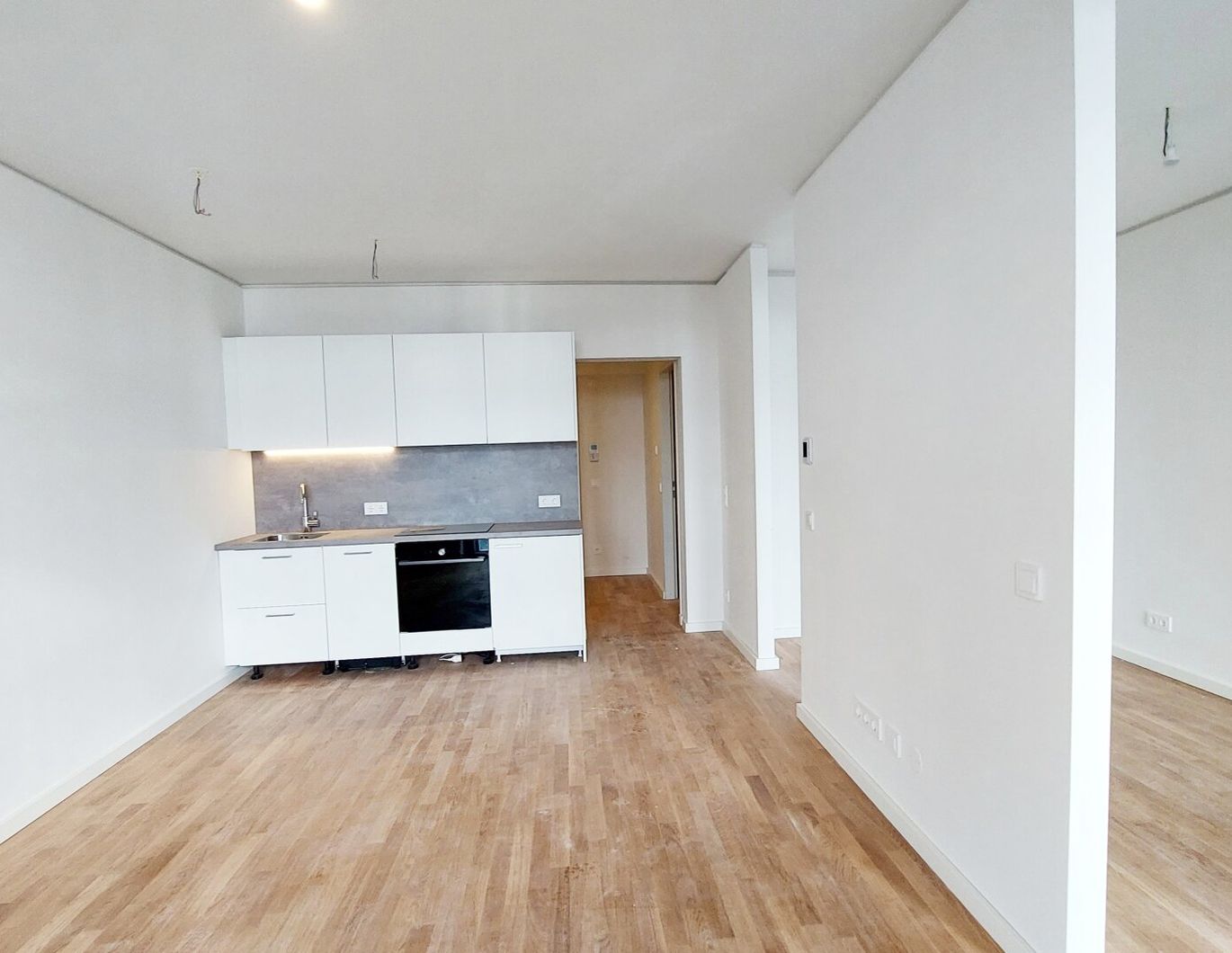 Stylische 1,5-Zi.-Wohnung mit Loggia & Rooftop Pool | TOWER HOMES