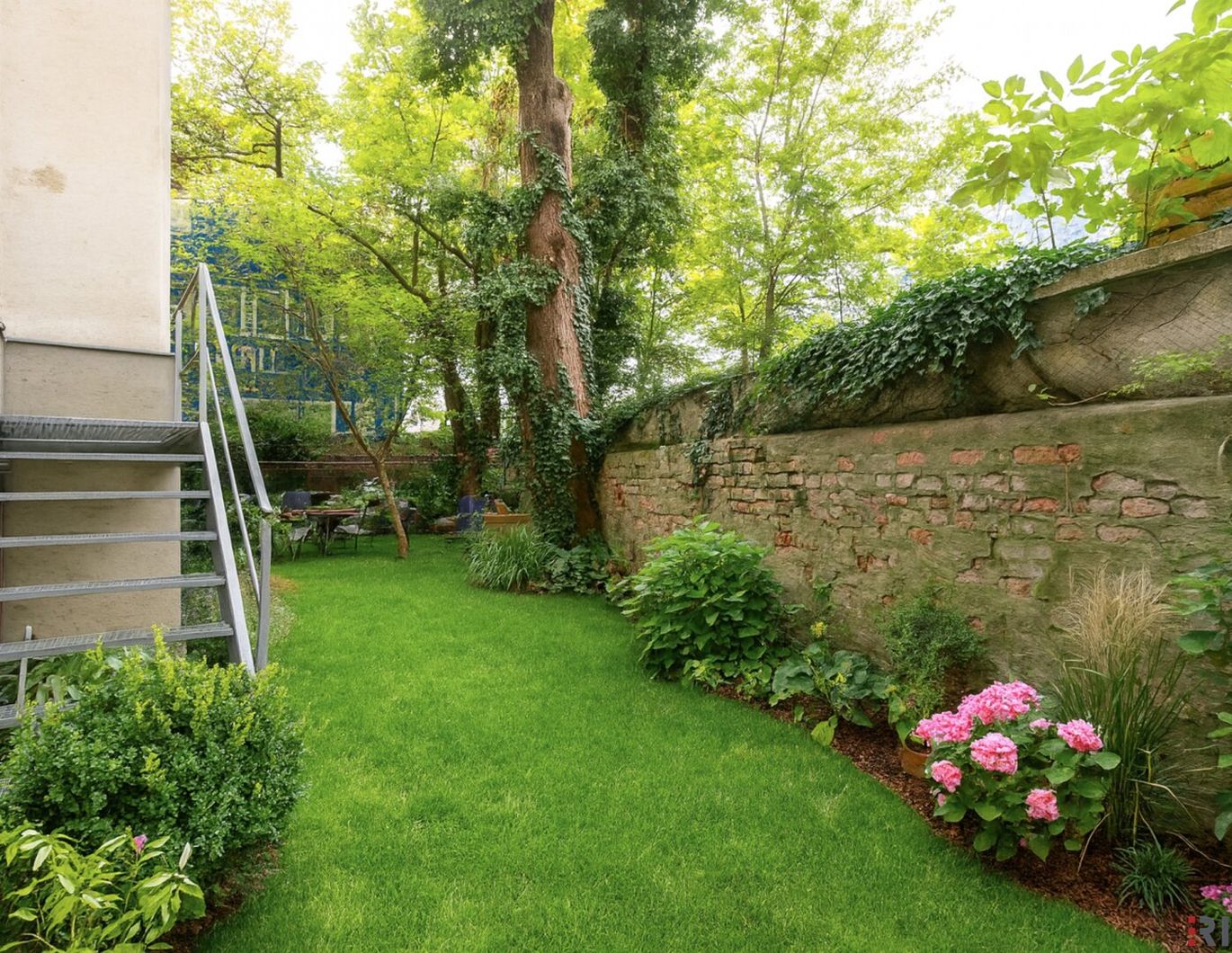 GARTENWOHNUNG NÄHE 1. BEZIRK, DONAUKANAL UND AUGARTEN | Komplett hofseitig | Sanierungsbedürftig | Rembrandtstraße