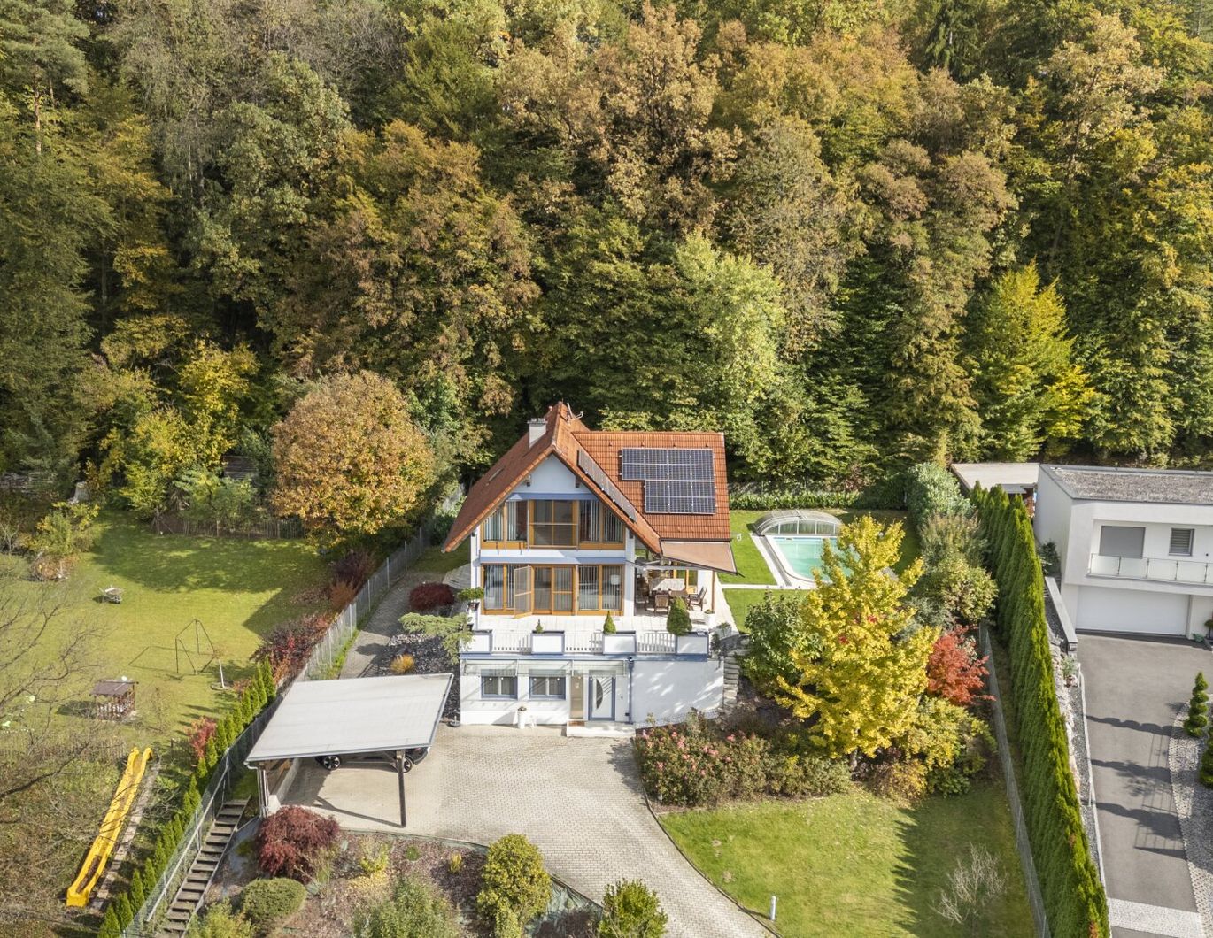 Traumimmobilie mit Westterrasse und Panoramaausblick!