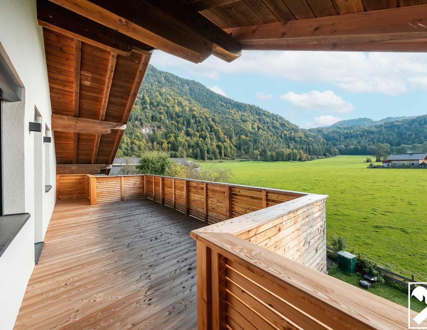 Exklusive Dachgeschosswohnung in Grenznähe