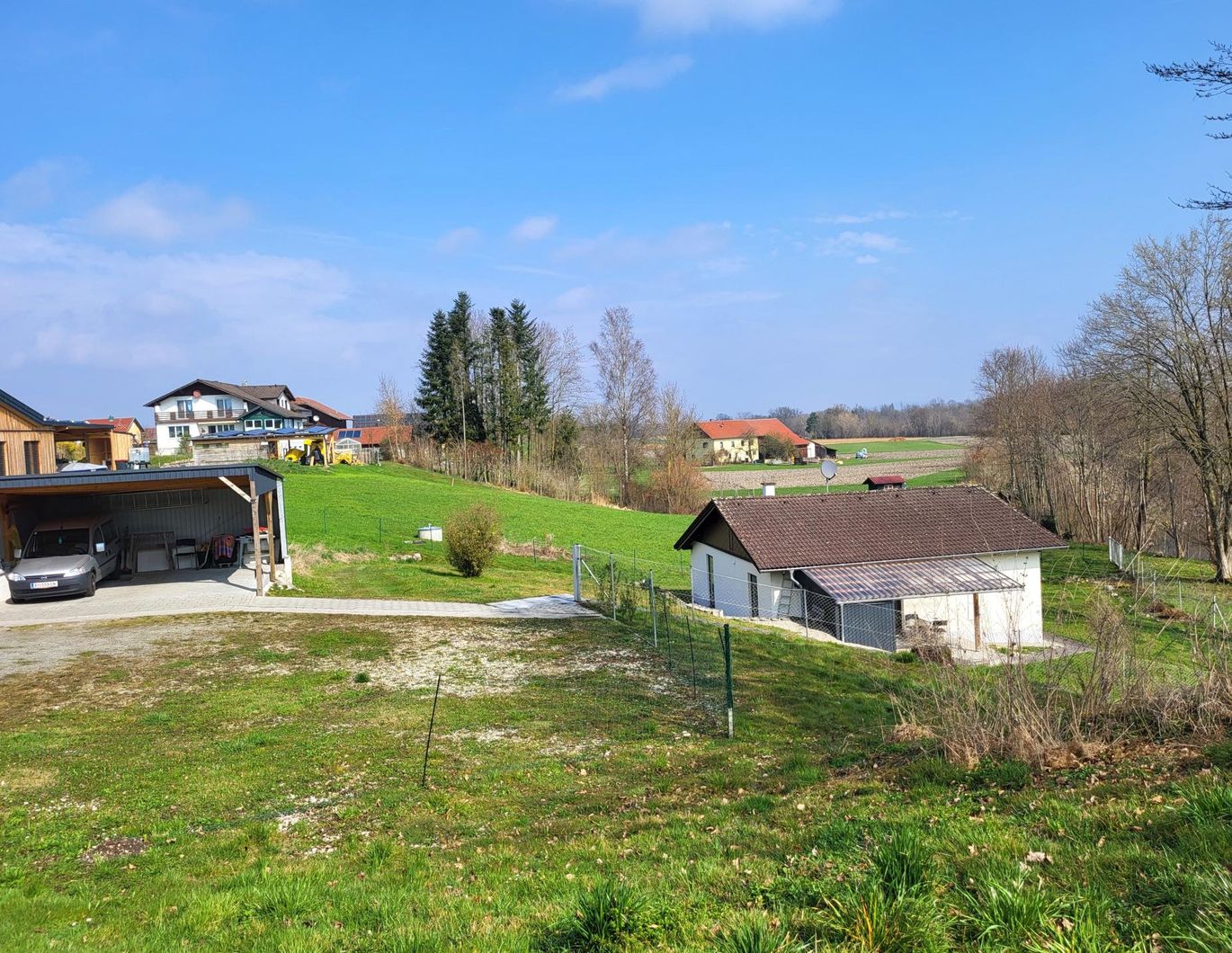 Idyllisches Wohnhaus mit 2.395 m² Grünland (Sternchenwidmung)