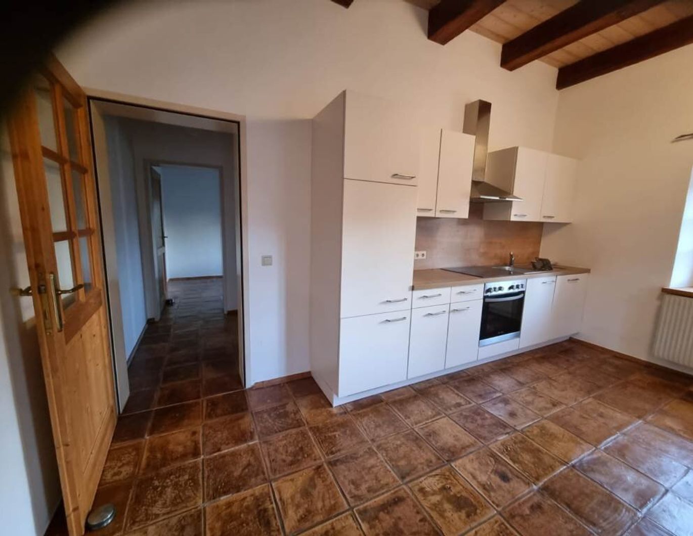 * * 2-Zimmer-Wohnung mit Terrasse, eigenem Garten und Carportplatz in idyllischer Lage! * *