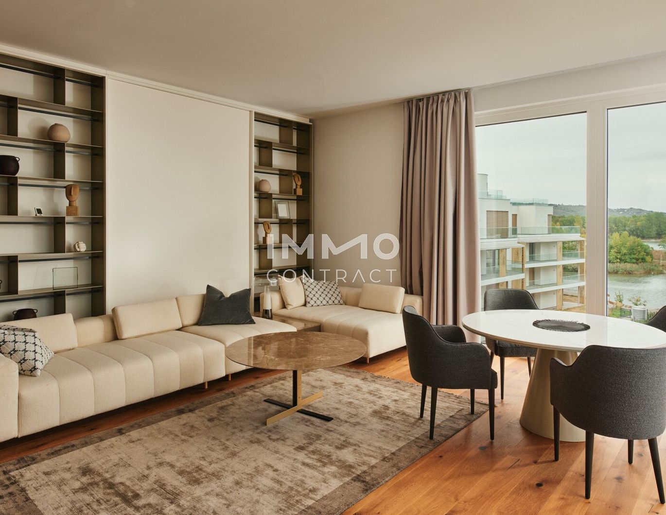 Exklusiv am Wasser: 6-Zimmer-Wohnung mit 45m2 Freifläche in erster Wasserlage