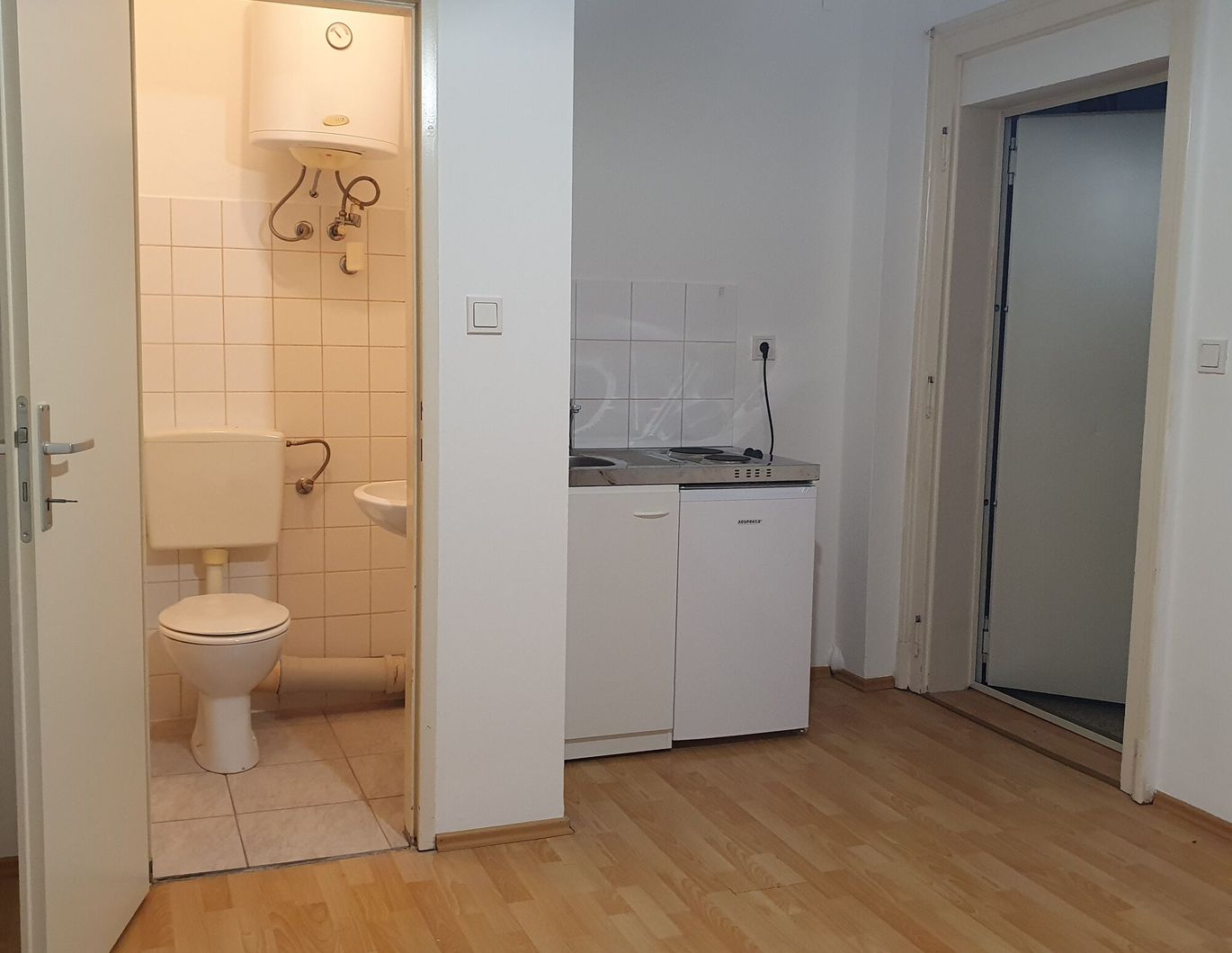 Erstbezug nach Sanierung - 1-Zimmer-Wohnung mit 17 m² im 2. OG, Top 10