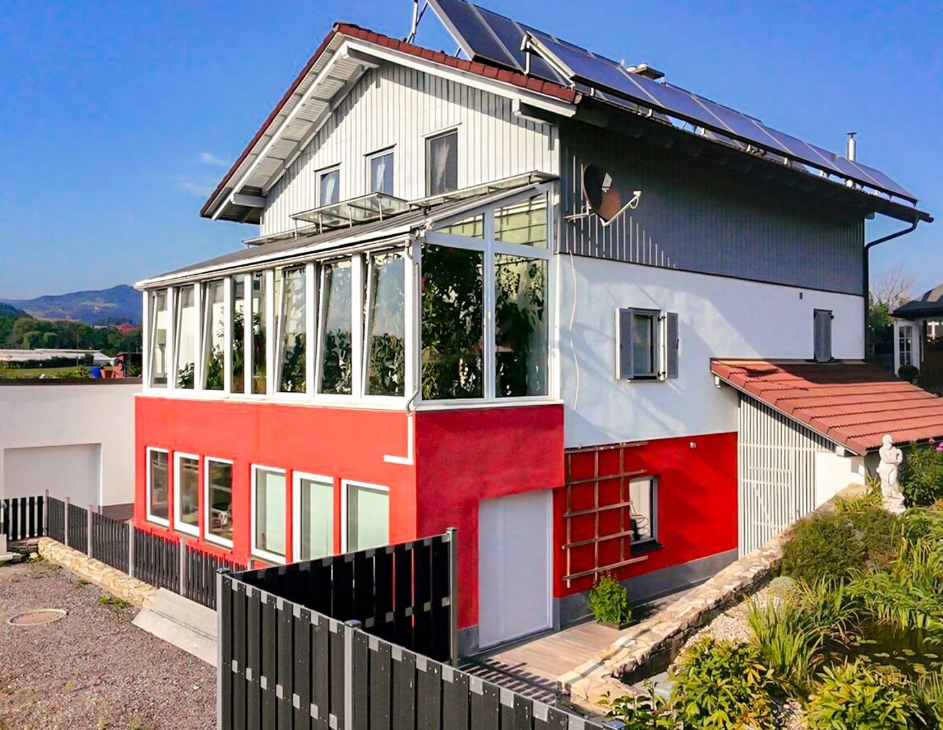 Ruheoase mit High End Wellness Wintergarten und parkähnlichem Grundstück!