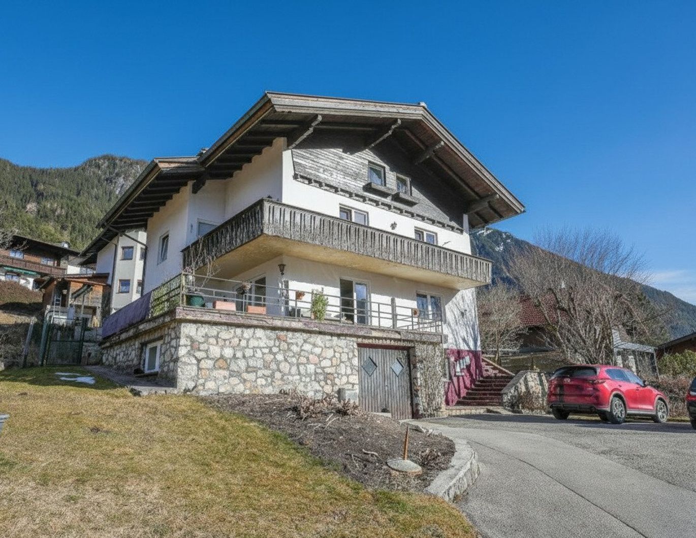 TRAUMHAFTER SEEBLICK - Mehrfamilienhaus mit Potenzial am Achensee