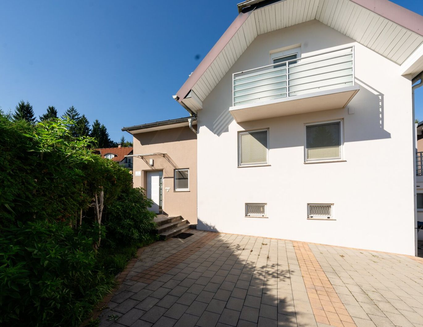 Möblierte Wohnung mit Balkon und Garage in Mariatrost zu vermieten