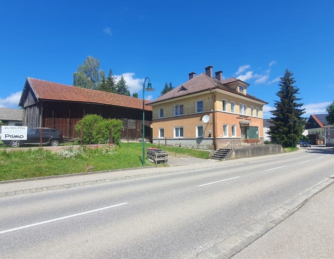 Großes, zentral gelegenes Wohnhaus mit ca. 1900 m² Grundfläche